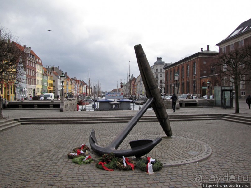 Замерзший канал Nyhavn — самое яркое место Копенгагена.