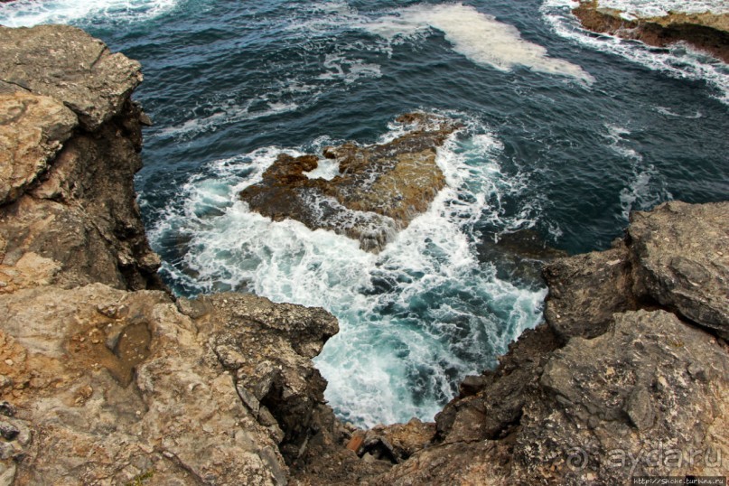 Плеском волн и запахом ветра, скал молчанием, криками чаек