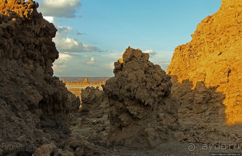 Феномены природы. "Дымоходы" озера Лак Аббе
