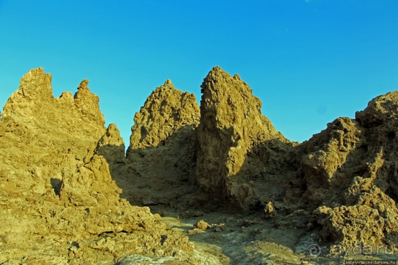 Феномены природы. "Дымоходы" озера Лак Аббе