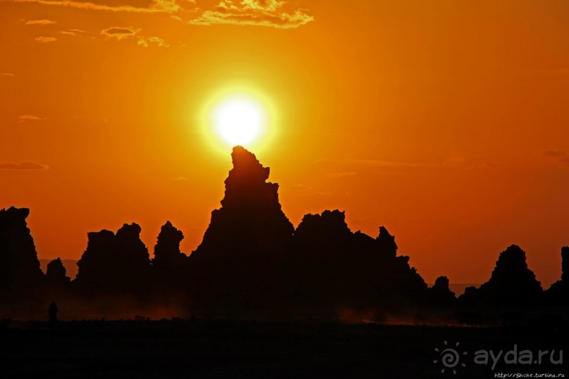 Феномены природы. "Дымоходы" озера Лак Аббе