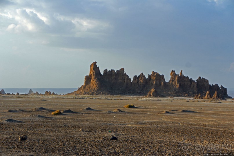 Феномены природы. "Дымоходы" озера Лак Аббе