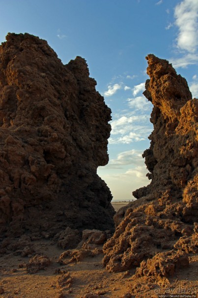 Феномены природы. "Дымоходы" озера Лак Аббе