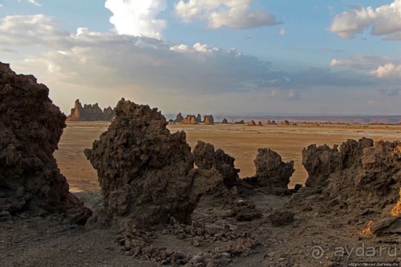 Феномены природы. "Дымоходы" озера Лак Аббе