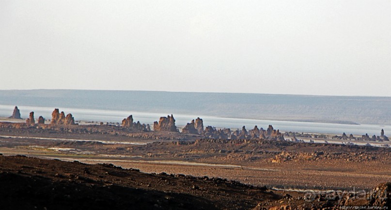 Феномены природы. "Дымоходы" озера Лак Аббе