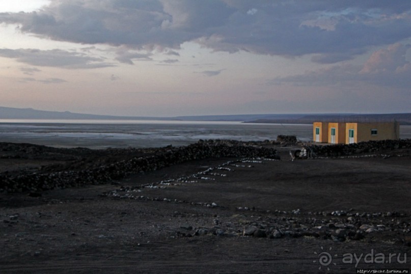 Феномены природы. "Дымоходы" озера Лак Аббе