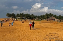 Пляжи в Того. Субботние купания местных