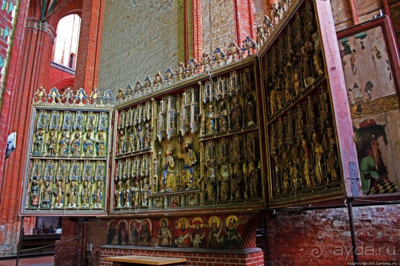 Альбом отзыва "Уцелевшая. Церковь Николая — кирпичный шедевр поздней готики"