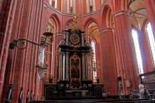 Альбом отзыва "Уцелевшая. Церковь Николая — кирпичный шедевр поздней готики"