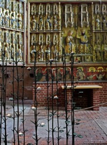 Альбом отзыва "Уцелевшая. Церковь Николая — кирпичный шедевр поздней готики"