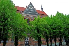 Альбом отзыва "Уцелевшая. Церковь Николая — кирпичный шедевр поздней готики"