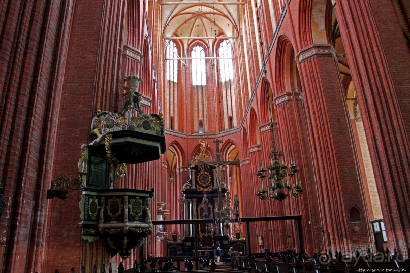 Альбом отзыва "Уцелевшая. Церковь Николая — кирпичный шедевр поздней готики"