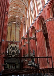 Альбом отзыва "Уцелевшая. Церковь Николая — кирпичный шедевр поздней готики"