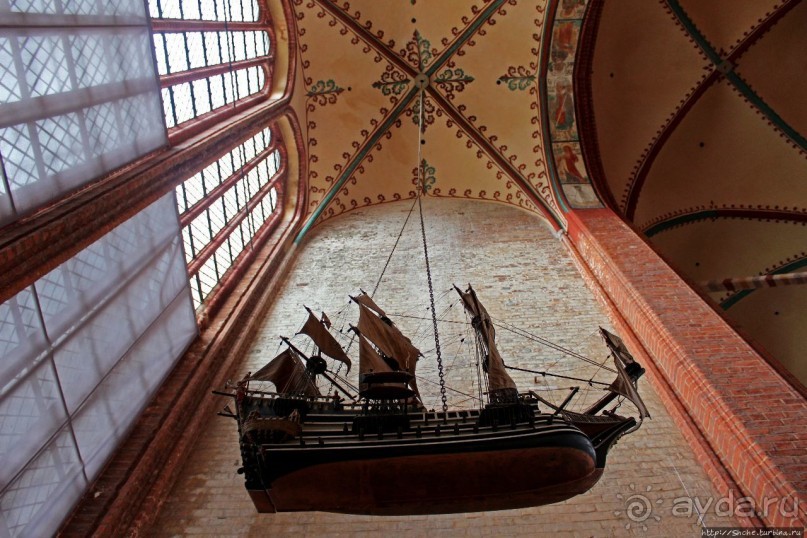 Альбом отзыва "Уцелевшая. Церковь Николая — кирпичный шедевр поздней готики"