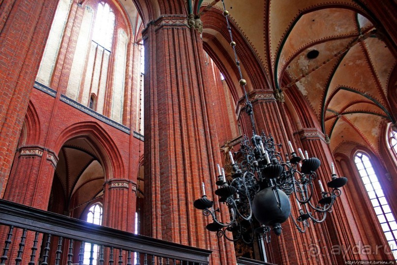 Альбом отзыва "Уцелевшая. Церковь Николая — кирпичный шедевр поздней готики"