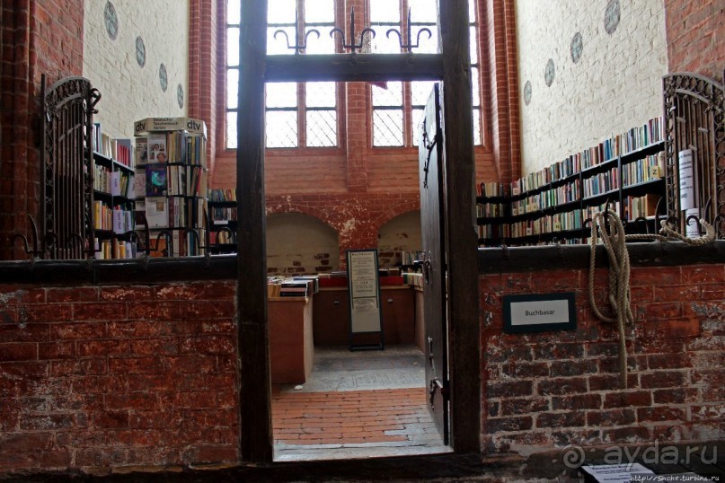 Альбом отзыва "Уцелевшая. Церковь Николая — кирпичный шедевр поздней готики"