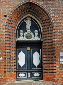 Альбом отзыва "Уцелевшая. Церковь Николая — кирпичный шедевр поздней готики"