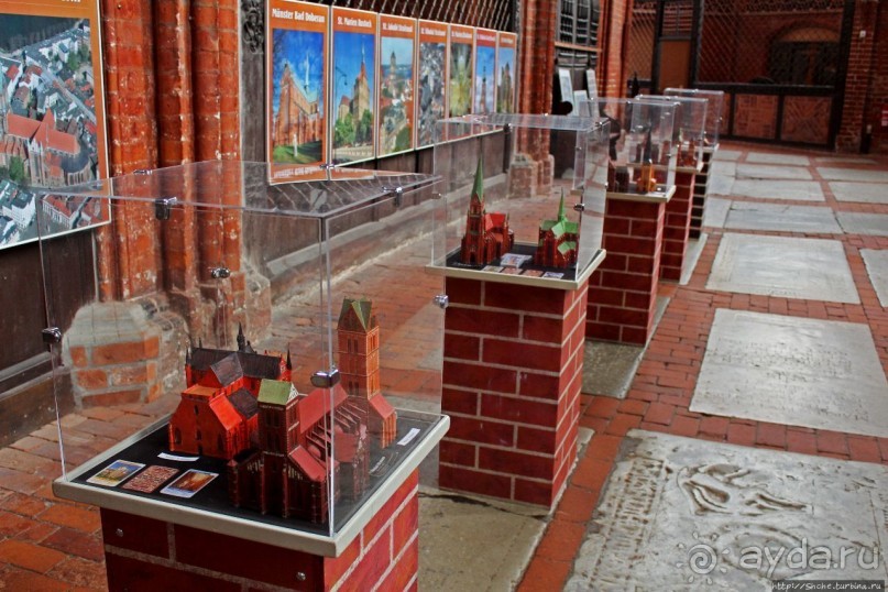 Альбом отзыва "Уцелевшая. Церковь Николая — кирпичный шедевр поздней готики"