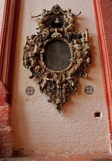 Альбом отзыва "Уцелевшая. Церковь Николая — кирпичный шедевр поздней готики"