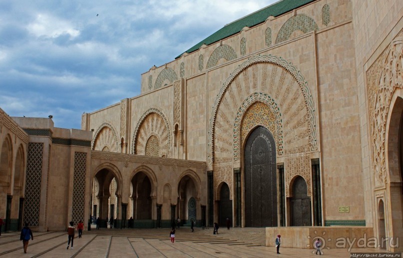 Великая мечеть Хасана II ночью и днем