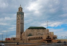 Великая мечеть Хасана II ночью и днем