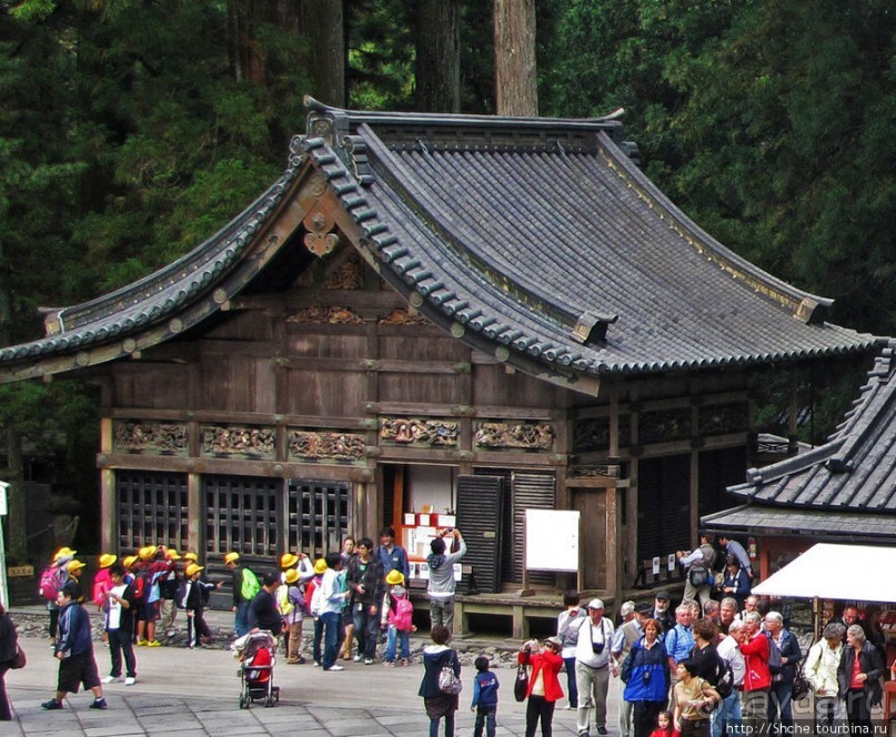 "Не слышу дурного, не говорю дурного, не замечаю дурного"