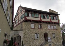 Над Рейном могучим стоит, чуть заметный, на горном утесе