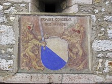 Над Рейном могучим стоит, чуть заметный, на горном утесе