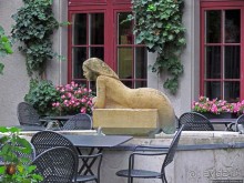 Над Рейном могучим стоит, чуть заметный, на горном утесе