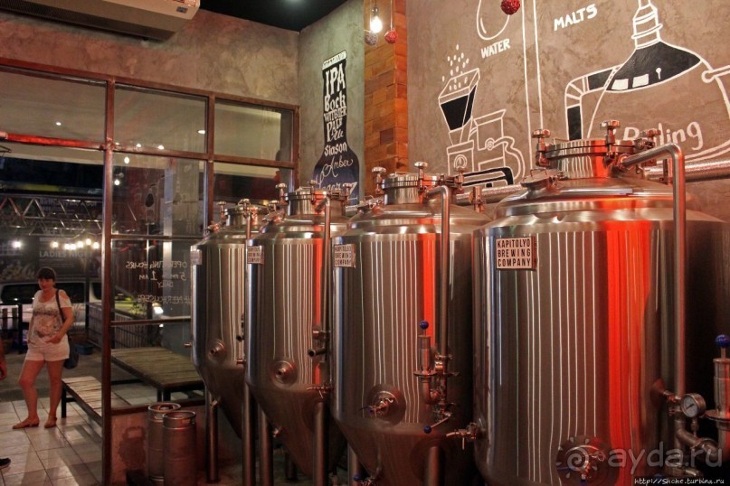 Местное крафтовое пиво в пивном доме в Маниле