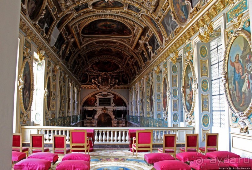 Королевская часовня в Фонтенбло — предвестник стиля барокко