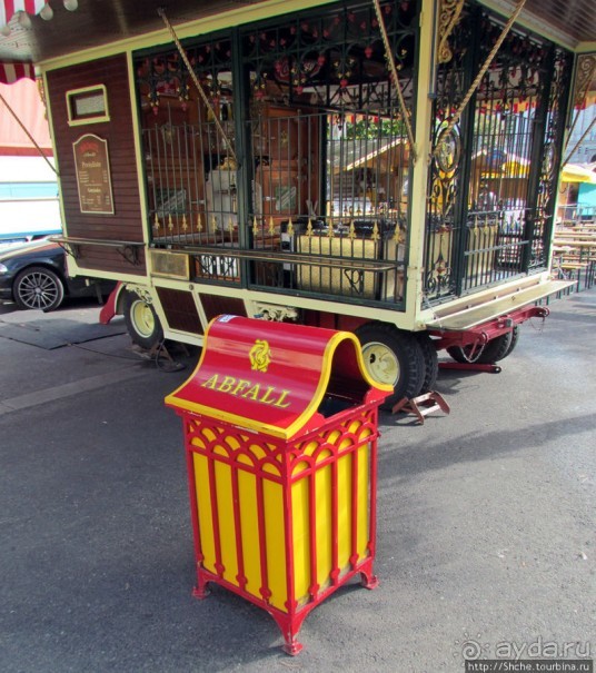 Цирк перед ратушей (Rathaus). В прямом смысле этого слова