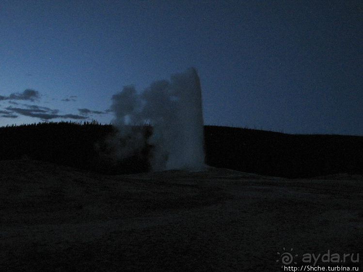 Гейзер "Old faithful" во всей красе в любое время суток