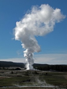 Гейзер "Old faithful" во всей красе в любое время суток
