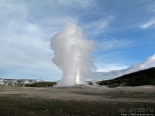 Гейзер "Old faithful" во всей красе в любое время суток