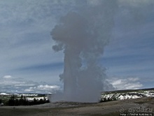 Гейзер "Old faithful" во всей красе в любое время суток