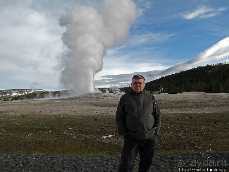 Гейзер "Old faithful" во всей красе в любое время суток