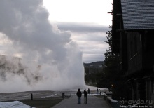 Гейзер "Old faithful" во всей красе в любое время суток