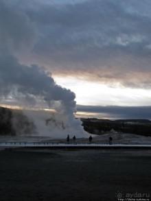 Гейзер "Old faithful" во всей красе в любое время суток