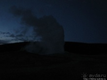 Гейзер "Old faithful" во всей красе в любое время суток