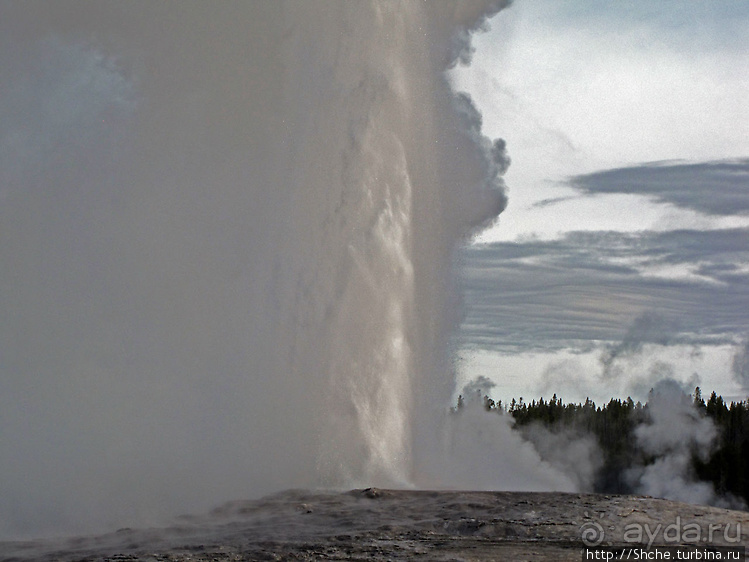 Гейзер "Old faithful" во всей красе в любое время суток