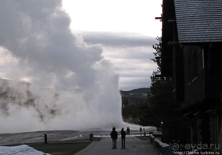 Гейзер "Old faithful" во всей красе в любое время суток