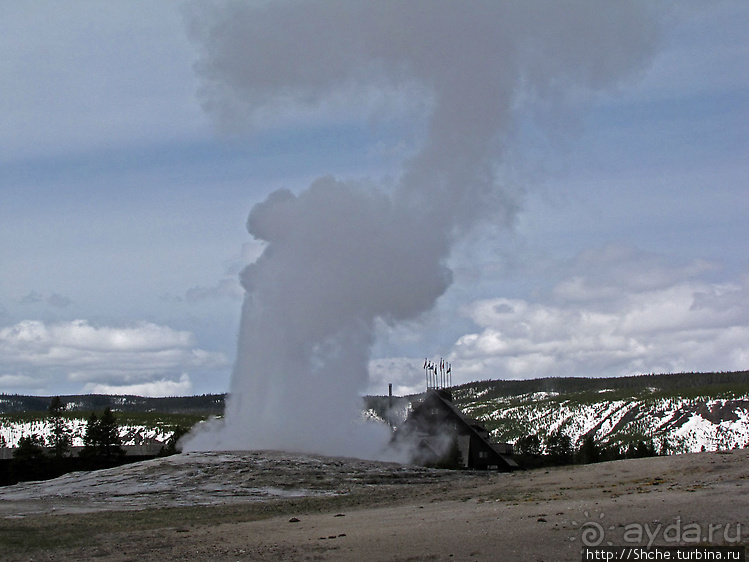 Гейзер "Old faithful" во всей красе в любое время суток