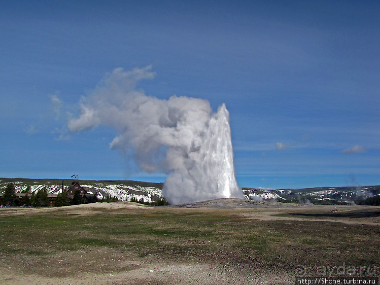 Гейзер "Old faithful" во всей красе в любое время суток
