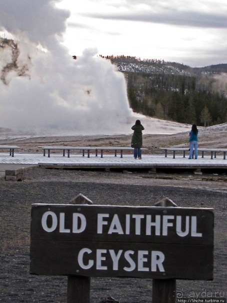 Гейзер "Old faithful" во всей красе в любое время суток