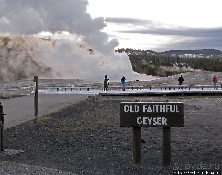 Гейзер "Old faithful" во всей красе в любое время суток