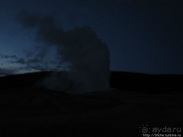 Гейзер "Old faithful" во всей красе в любое время суток