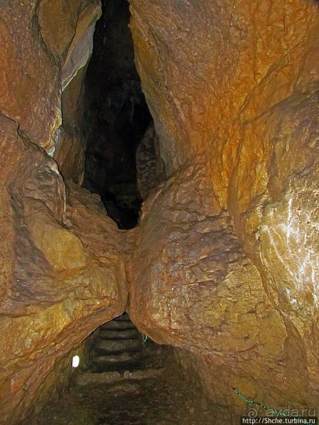 Внутри пещеры "Бачо Киро"