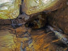 Внутри пещеры "Бачо Киро"