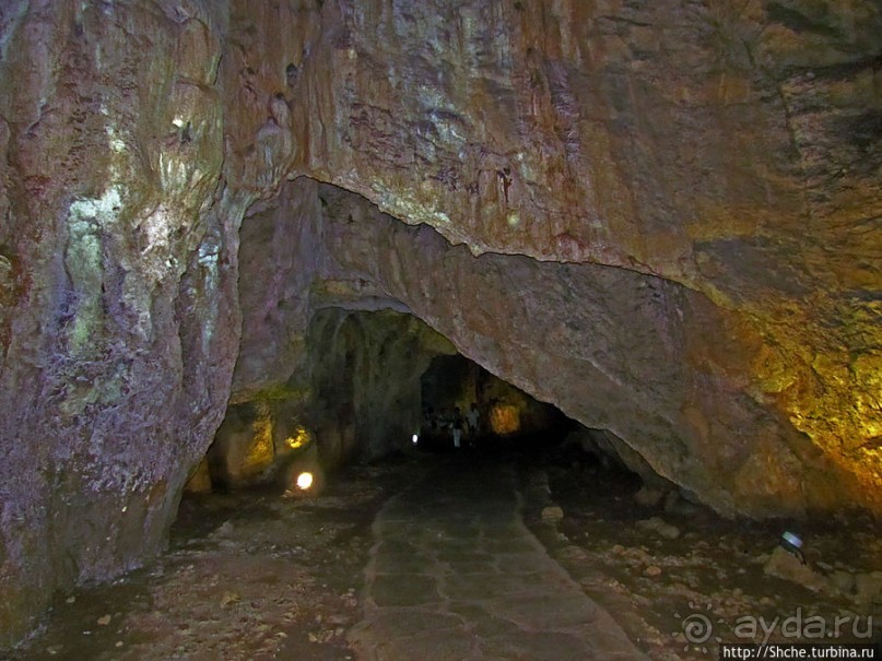 Внутри пещеры "Бачо Киро"